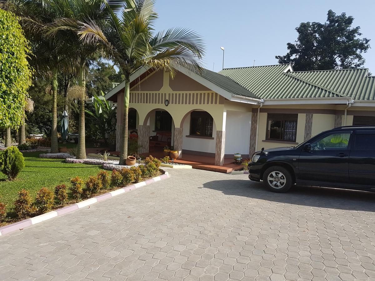 Sheevy"S Bed N Breakfast Fort Portal Εξωτερικό φωτογραφία